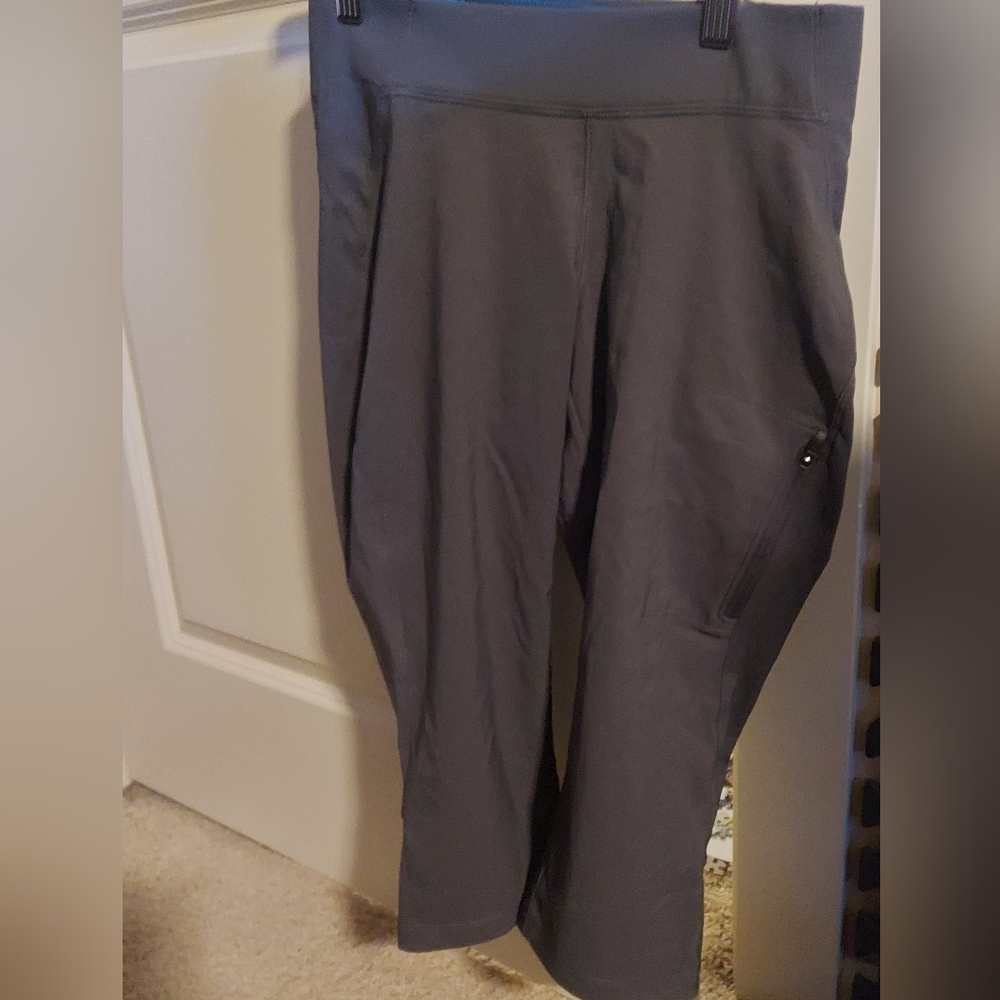 NWT crop pants, Columbia